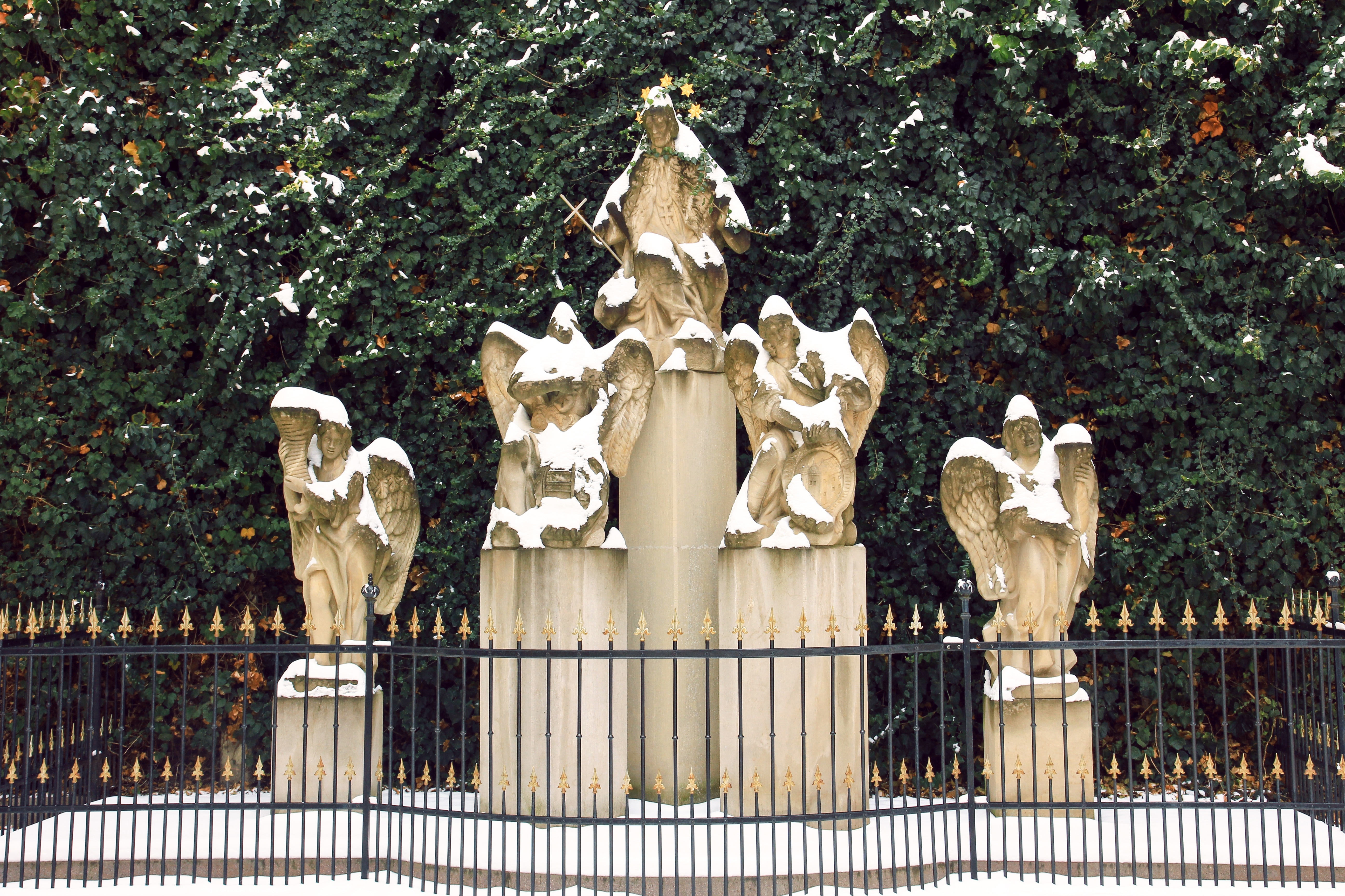 angels statues
