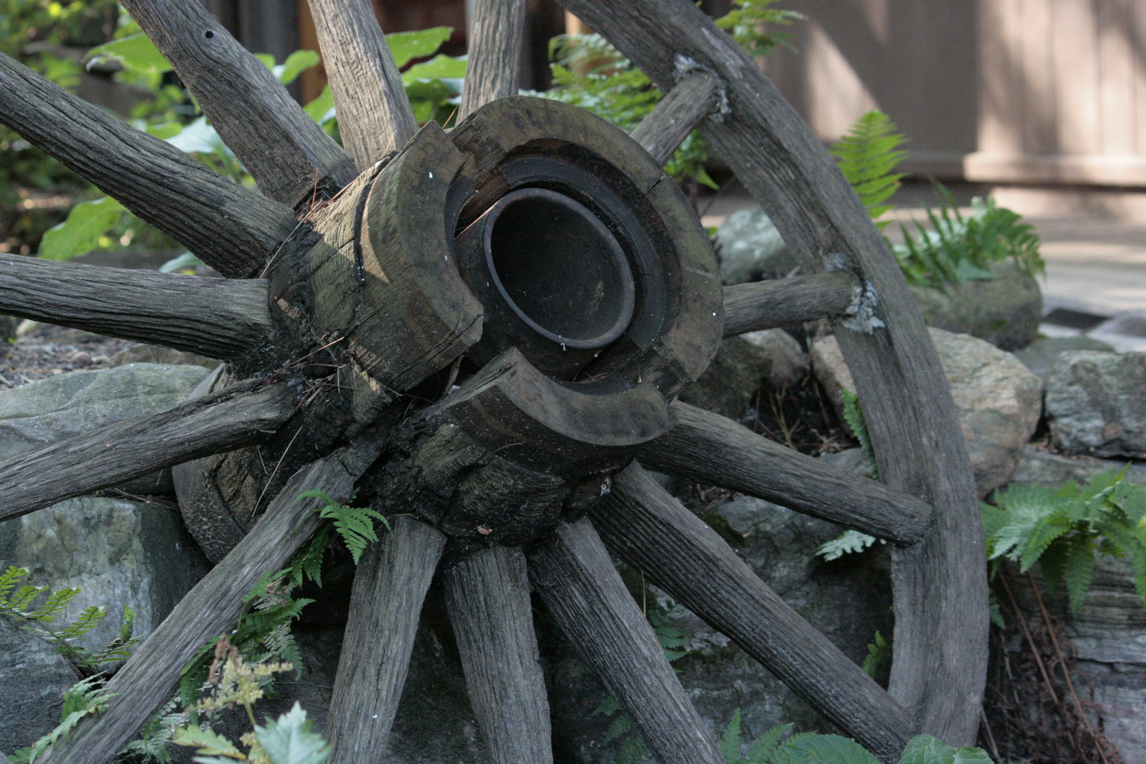 black wooden wheel