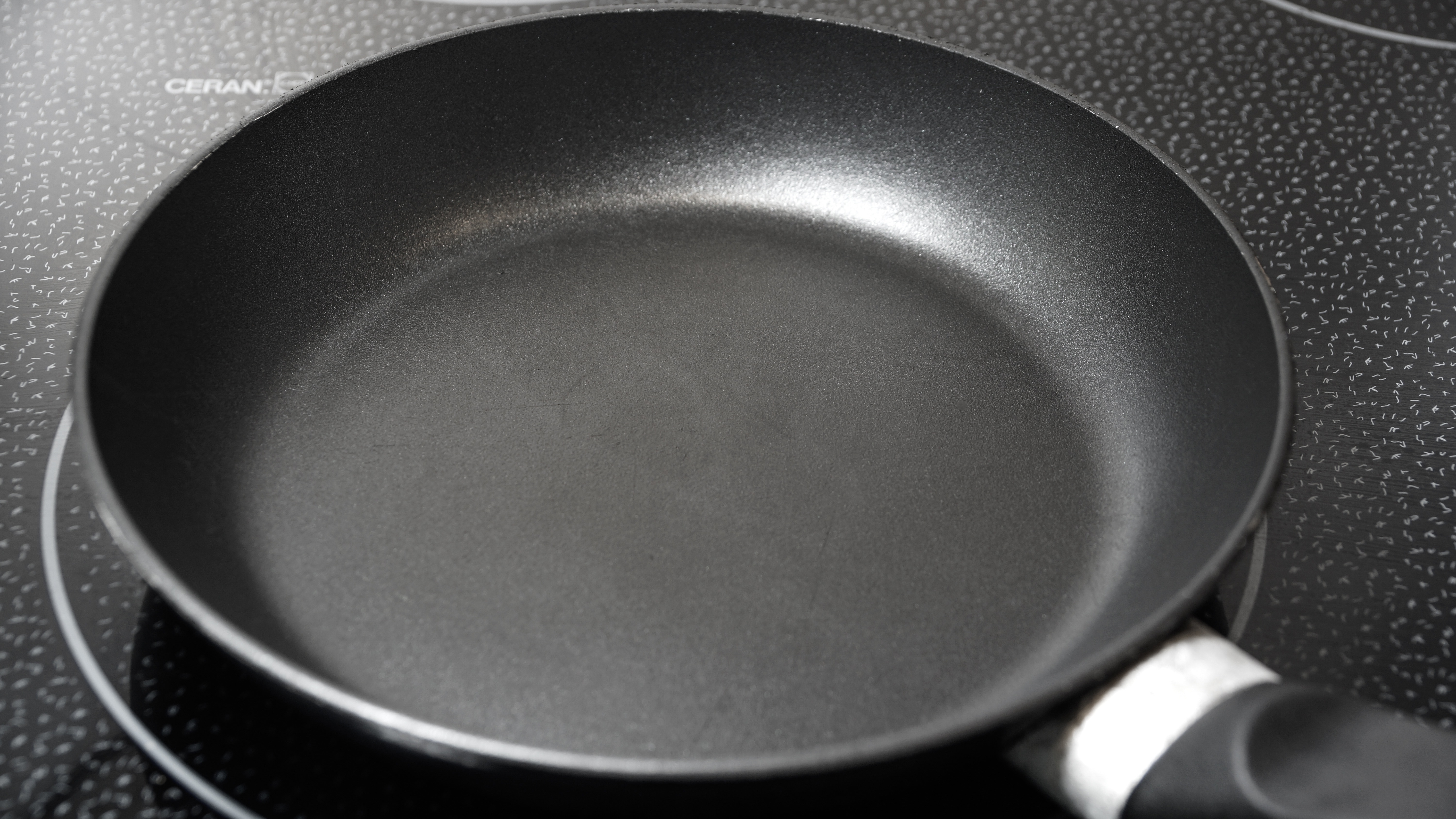 empty cast iron pan
