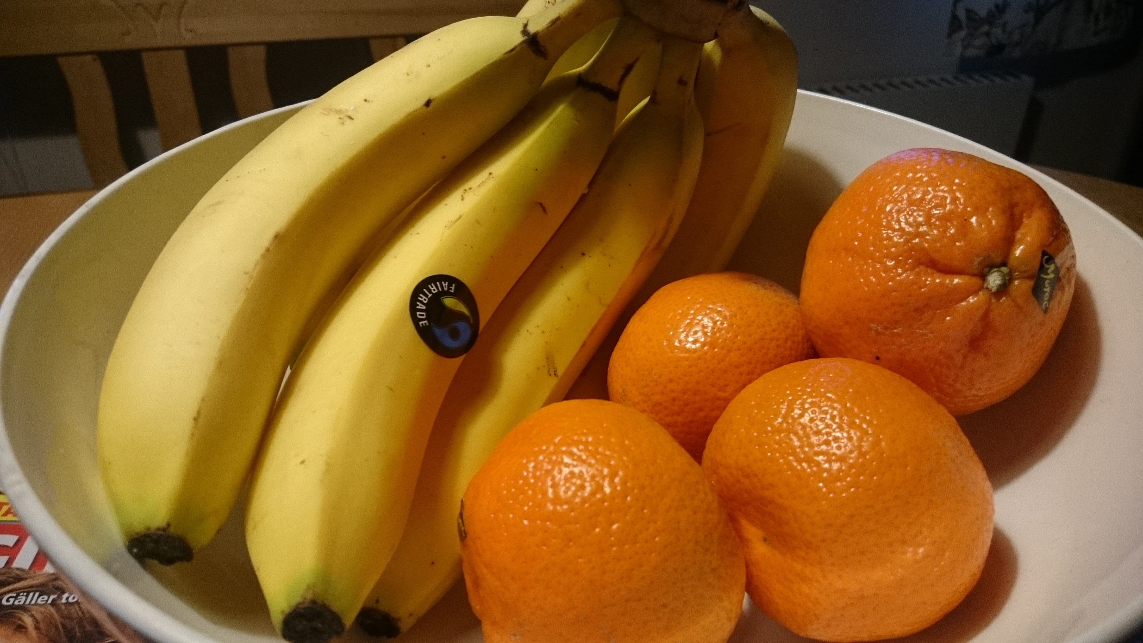 Банан и апельсин