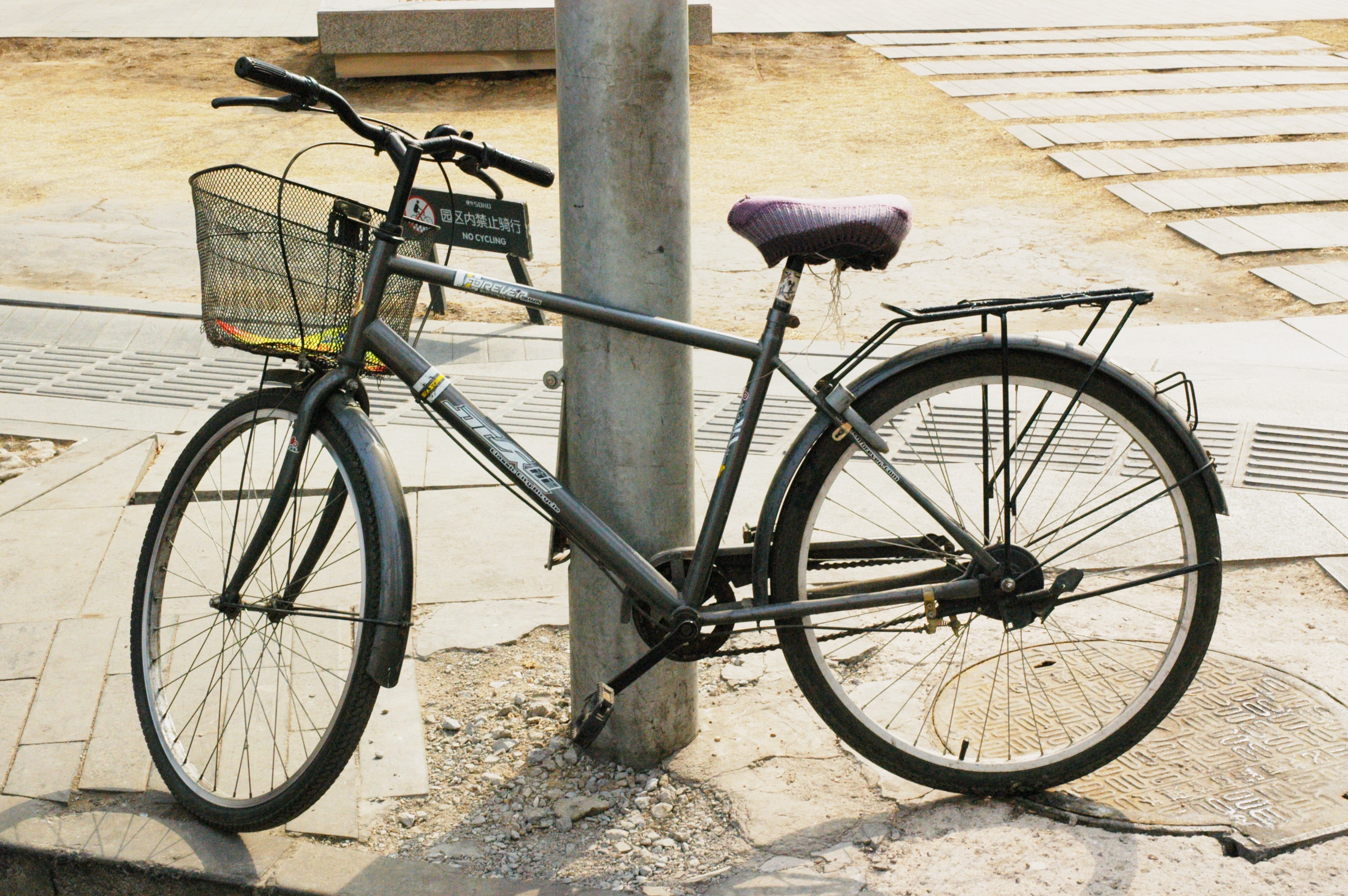 grey rigid bicycle