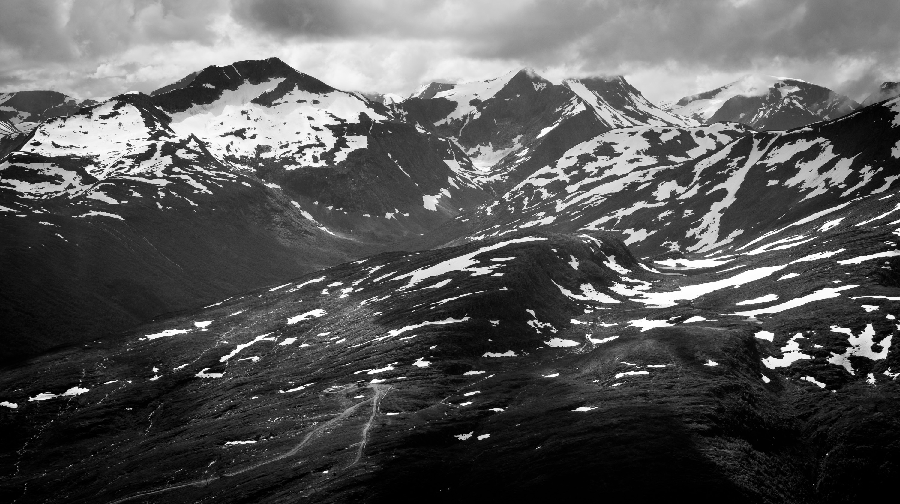 уральские горы черно белое