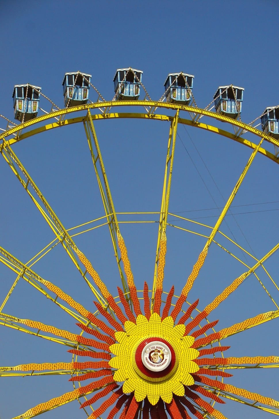 yellow and white ferris wheel preview