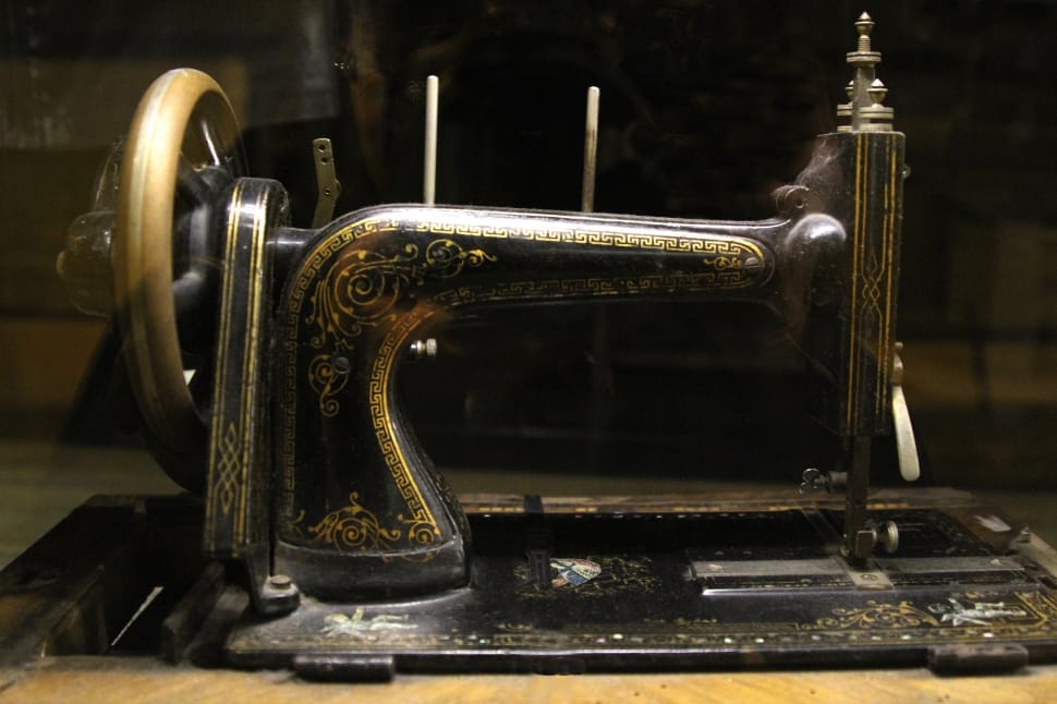 black sewing machine preview