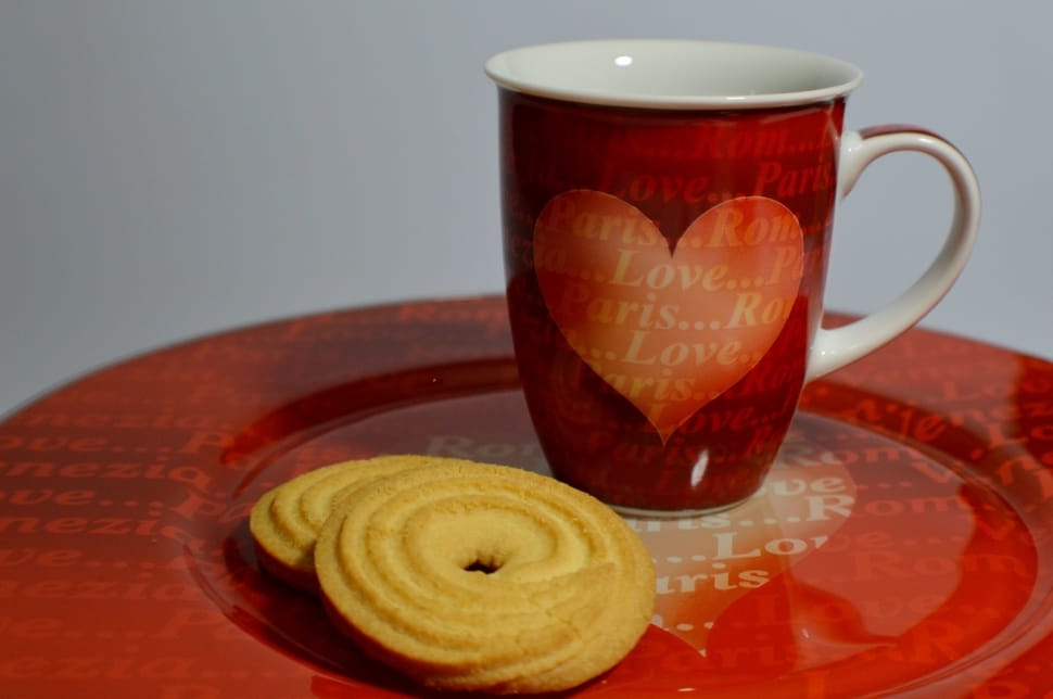 red and white heart print mug preview