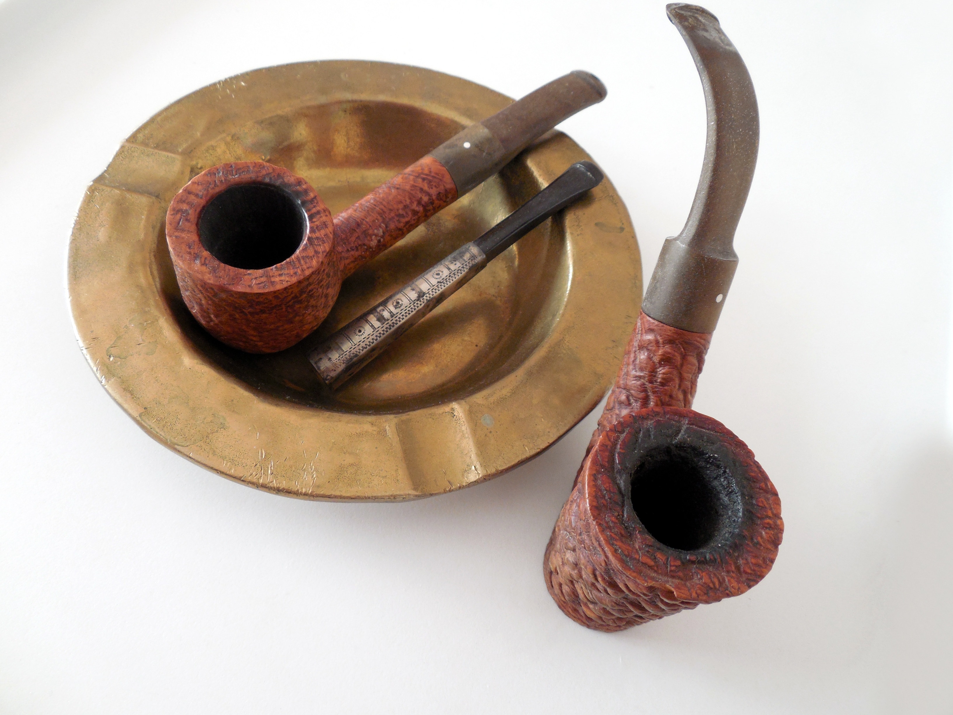 2 brown and red smoking pipes, brown ashtray