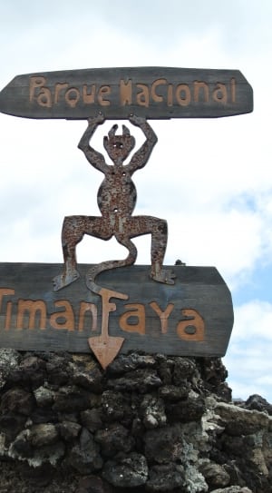 parque macional timanfaya signage thumbnail