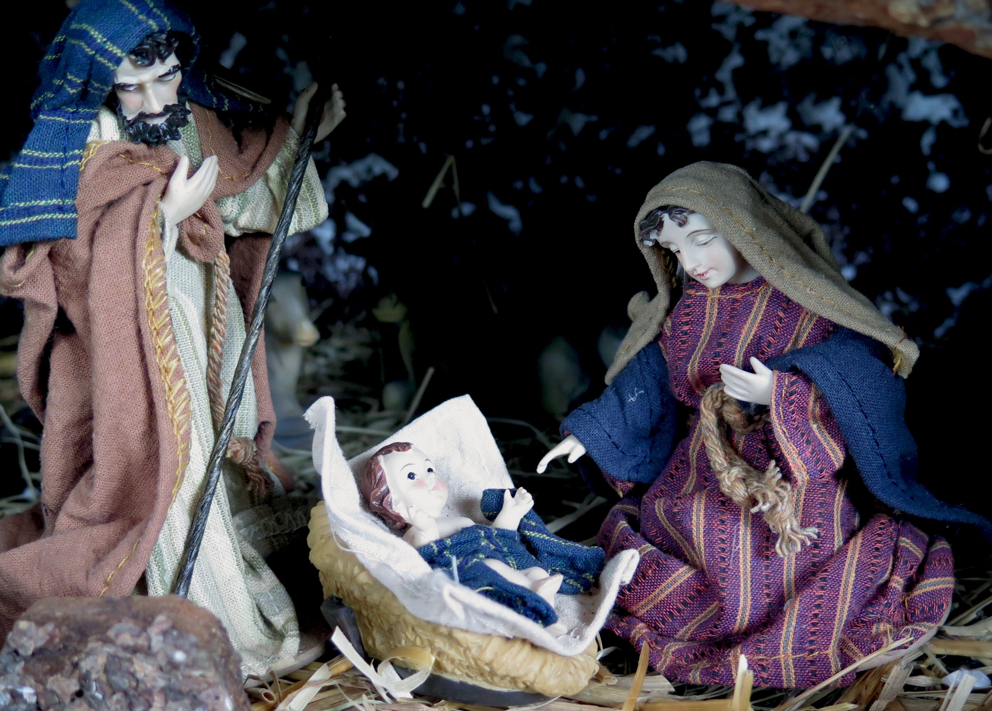 nativity of christ figurines