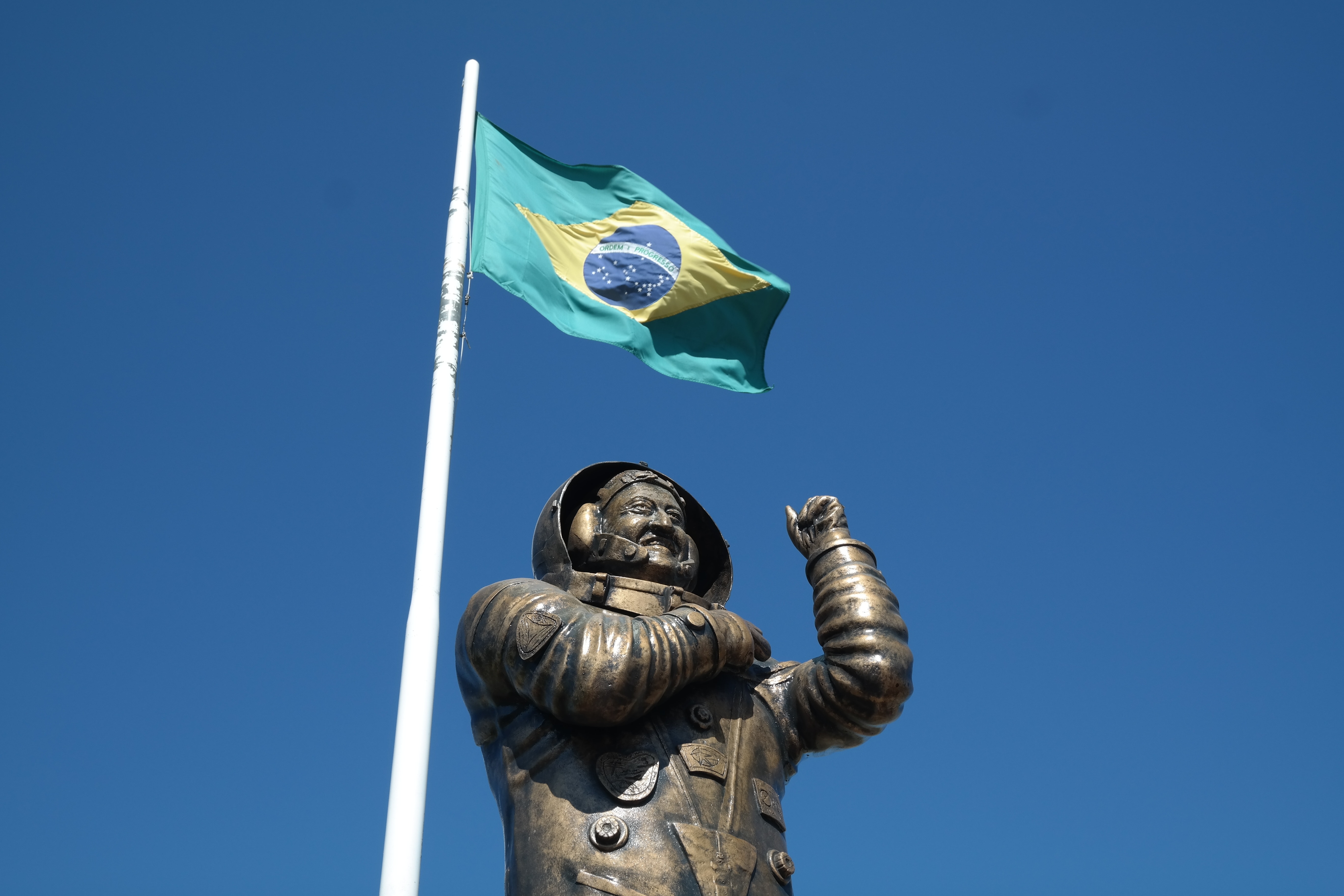 astrounaut statue and brazil flag