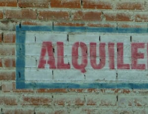 red white blue alquiler signage thumbnail