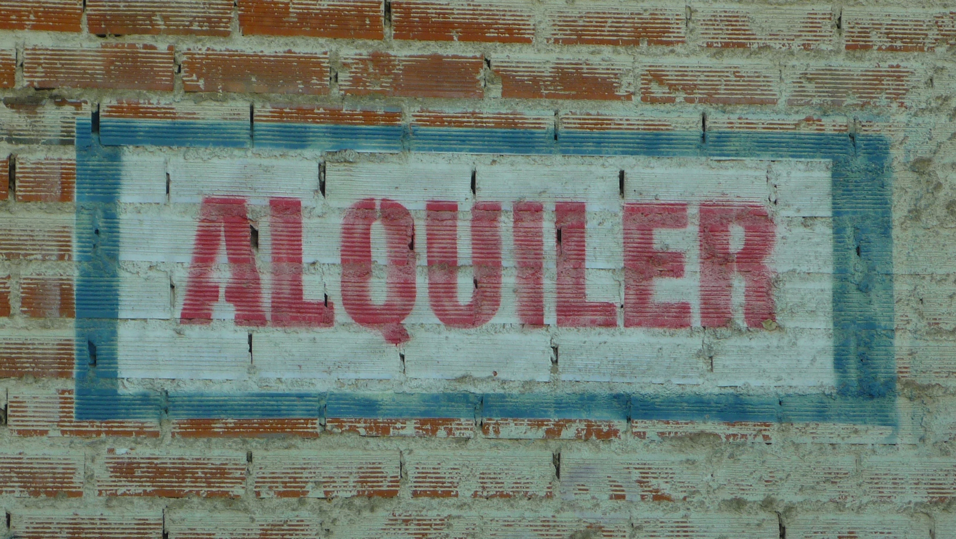 red white blue alquiler signage