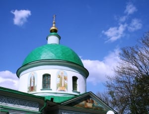 green white dome cathedral thumbnail