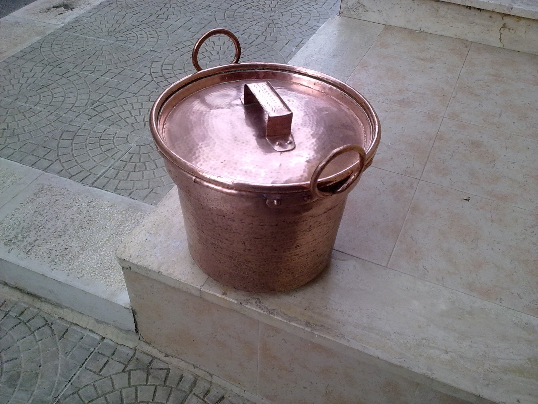 silver cooking pot