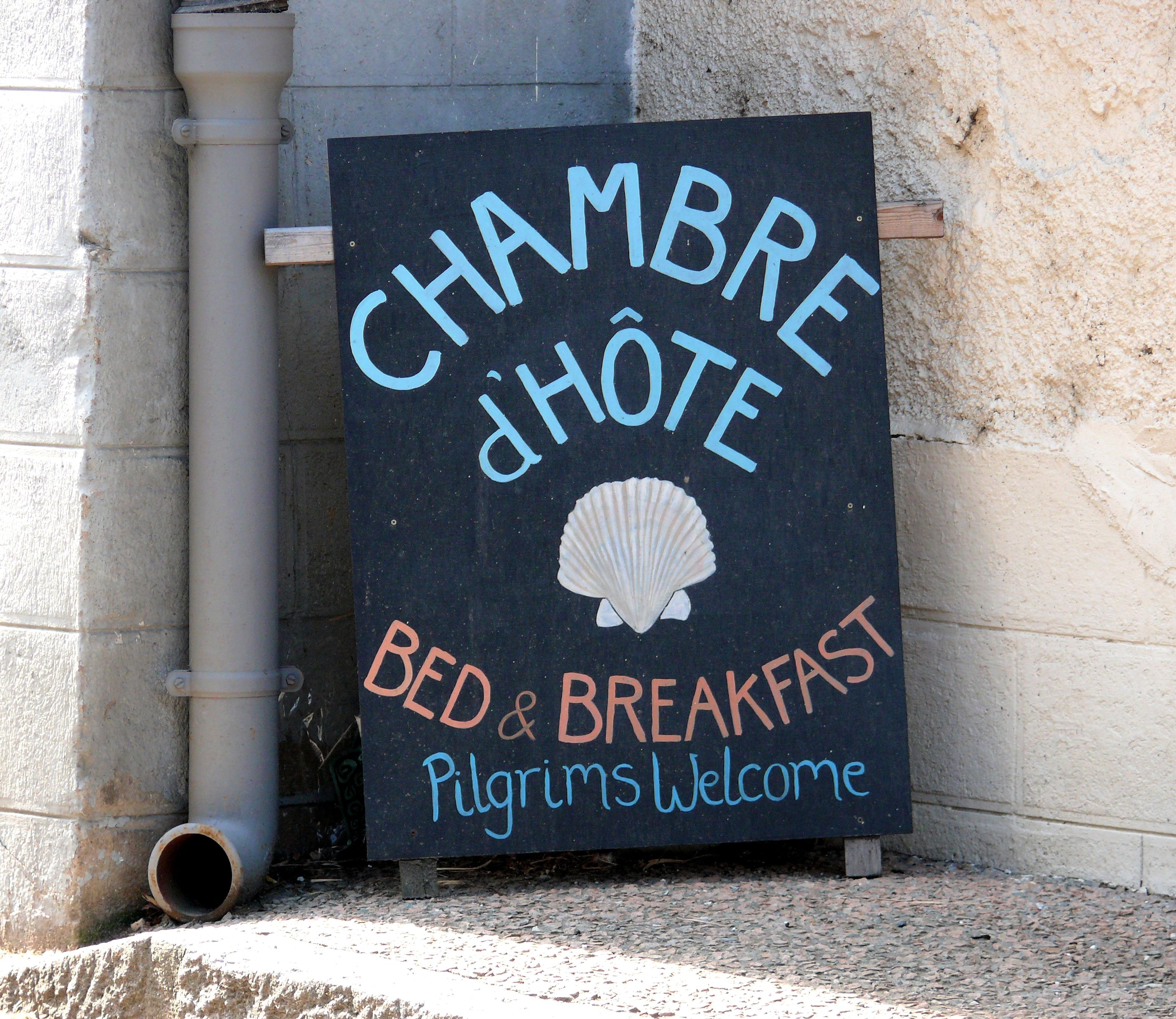 chambre dhote bed & breakfast pilgrims welcome signage