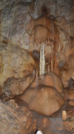 brown cave with spikes thumbnail