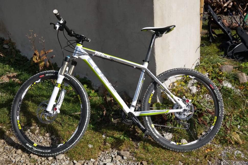 White hardtail 2025 mountain bike