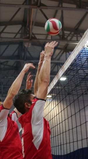 two volleyball players thumbnail