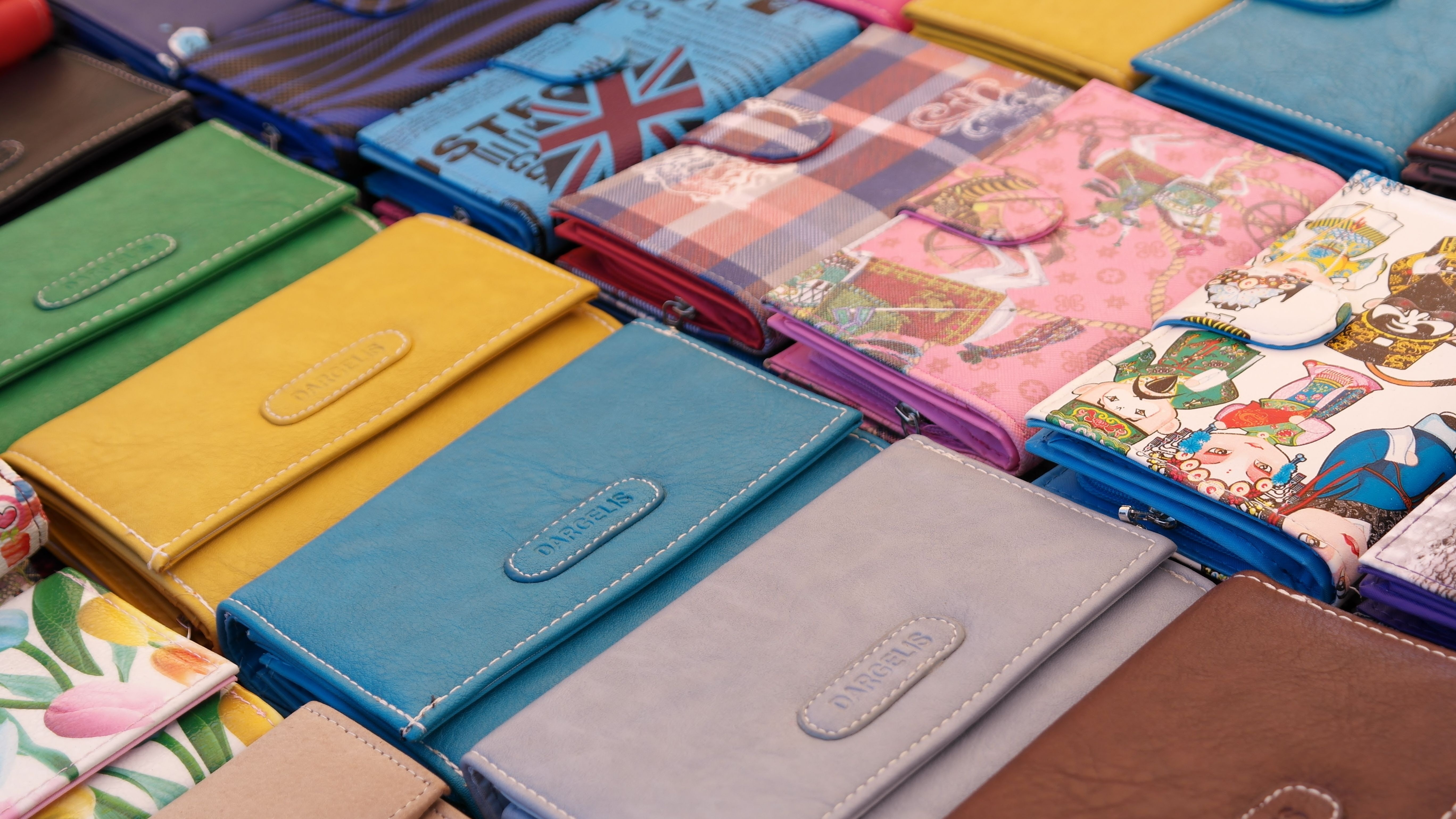women's assorted colors of flip cases