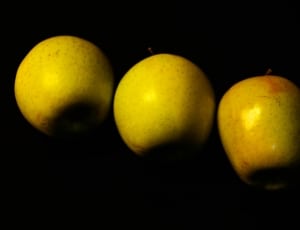 3 yellow apples thumbnail