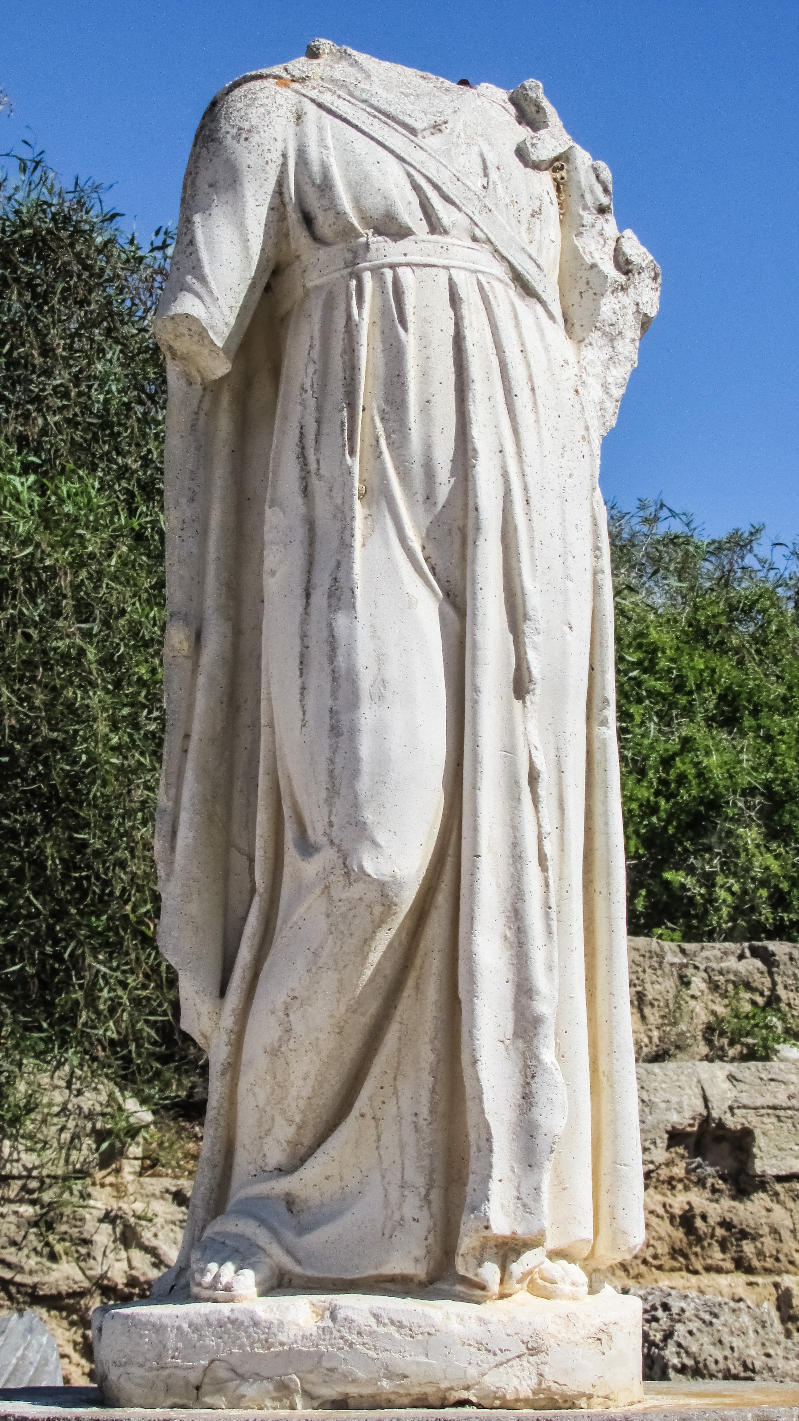 white headless statue