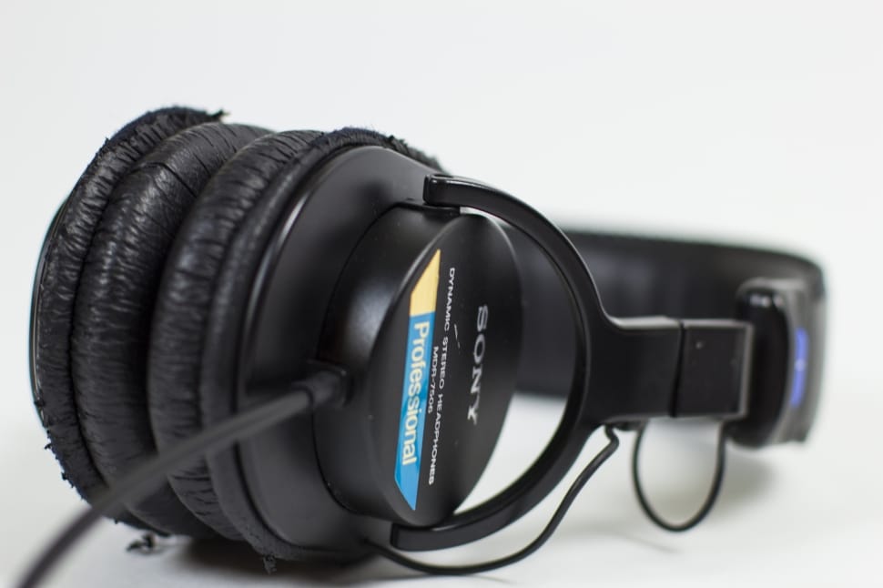 black sony headphones preview