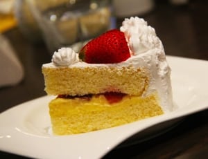 white cake with strawberry tappings thumbnail