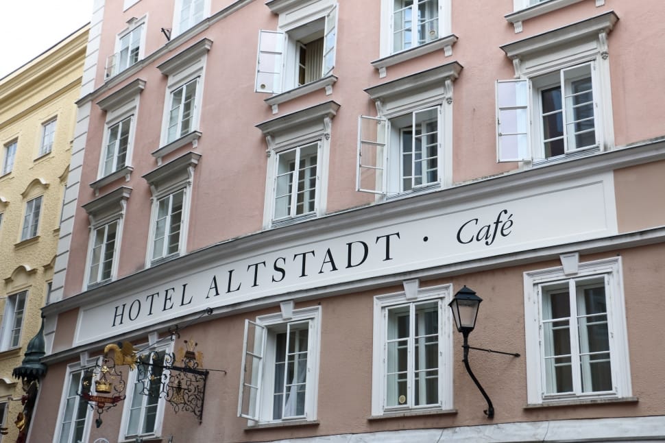 hootel alstadt cafe building preview
