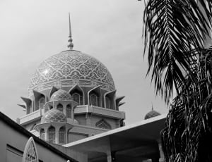 grayscale photo of a mosque thumbnail