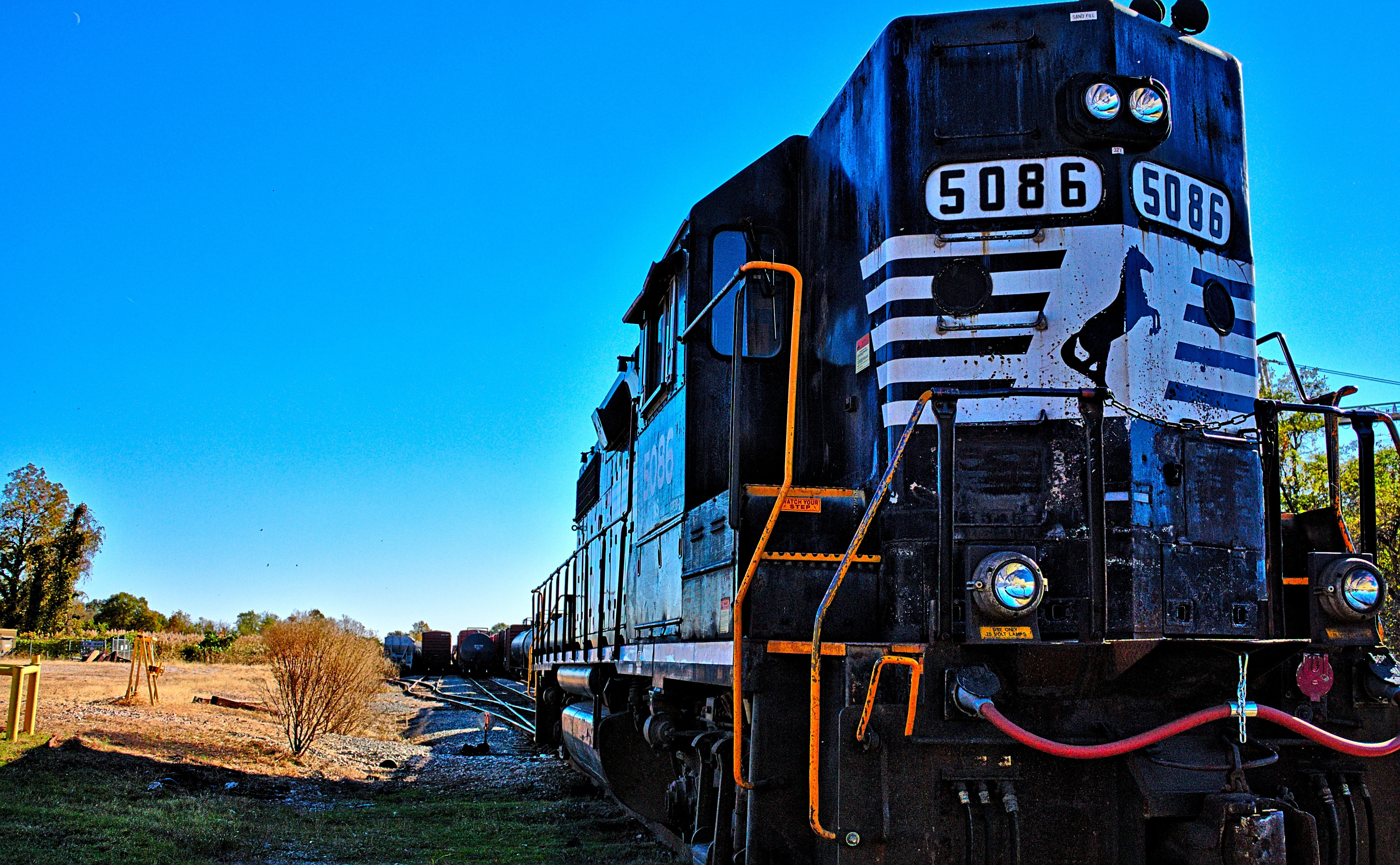 black 5086 train