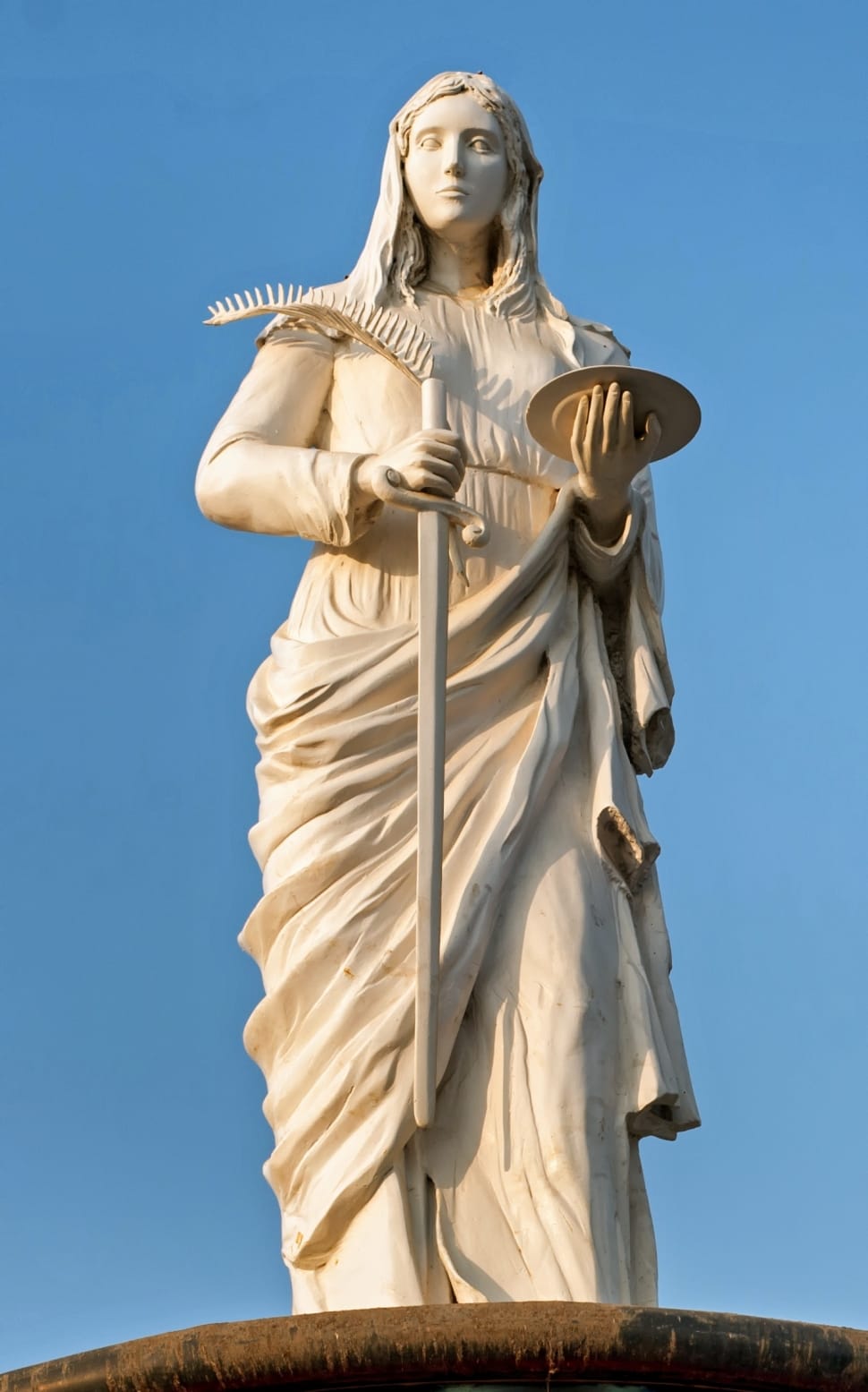 female beige statue preview