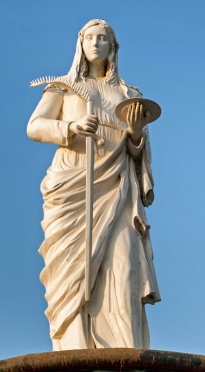 female beige statue thumbnail