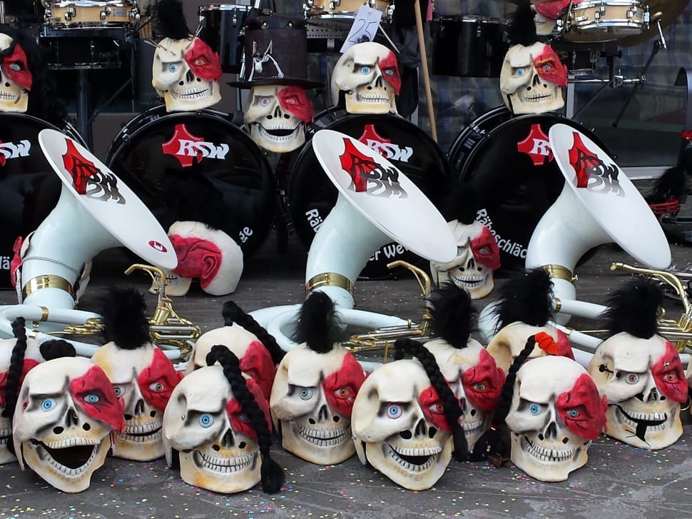 white and red skull helmet and bass drums preview