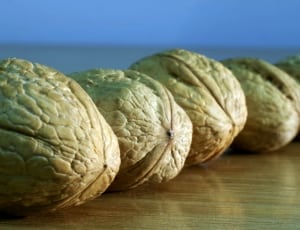 brown walnuts thumbnail
