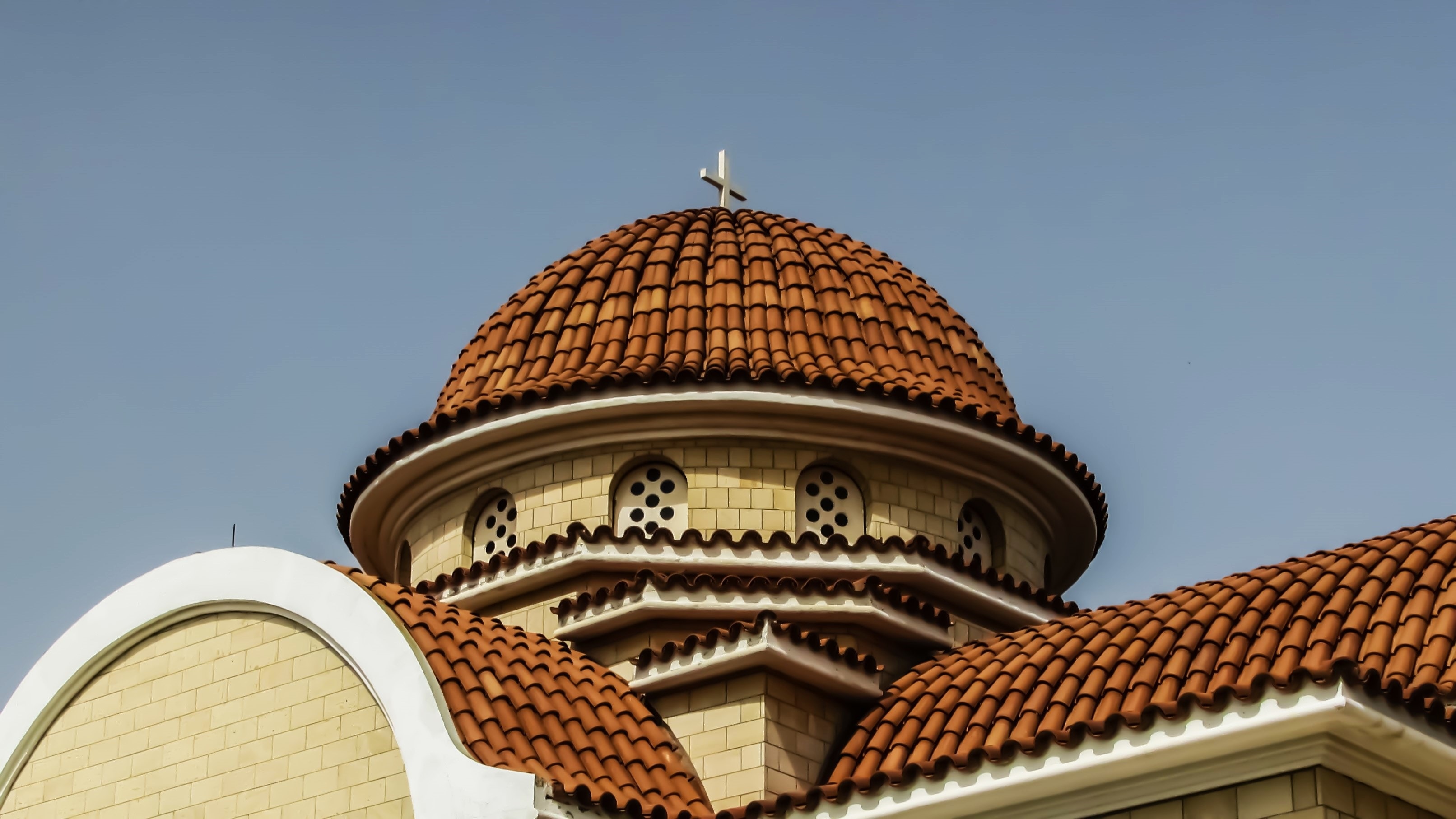 beige and brown concrete dome cathedral