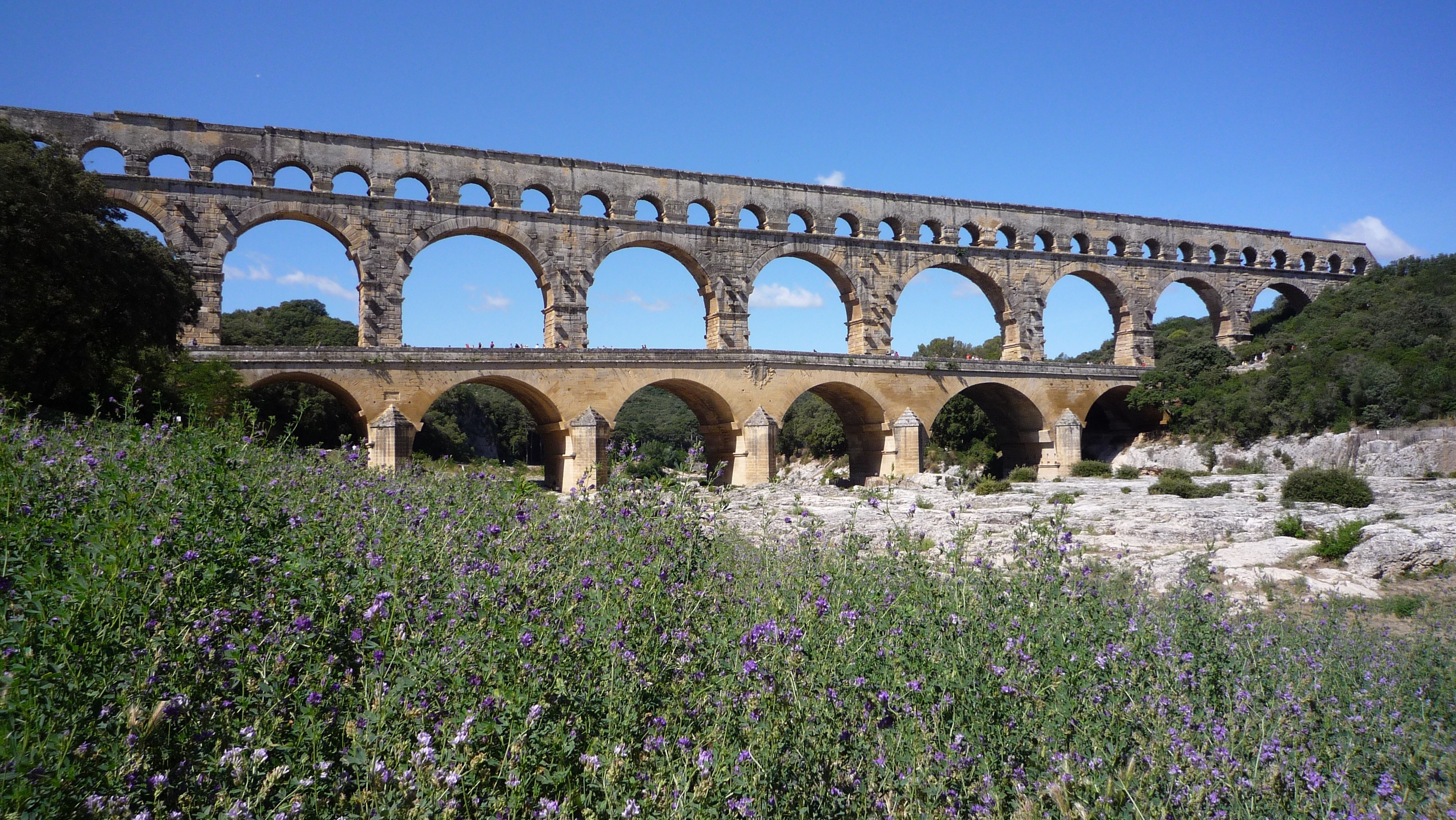 Древнейший в риме мост. Акведук Римский водопровод. Древний Римский акведук. Каменный мост виадук древний Рим. Акведуки в древнем Риме.