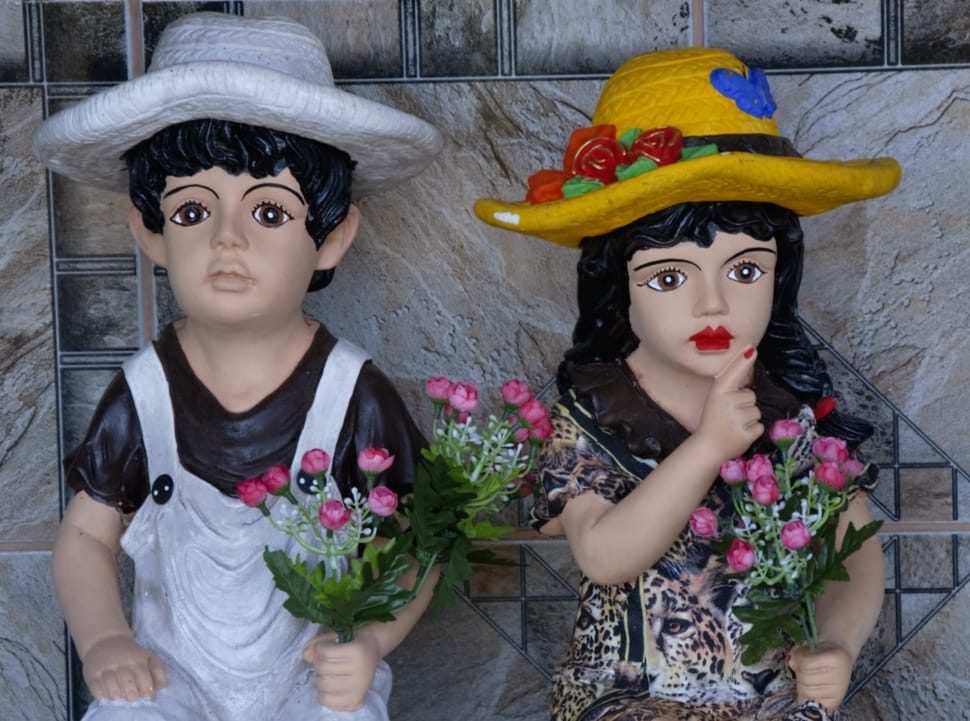 boy and girl holding pink roses concrete statuette preview