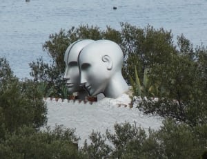 stainless steel 2 human head sculpture thumbnail