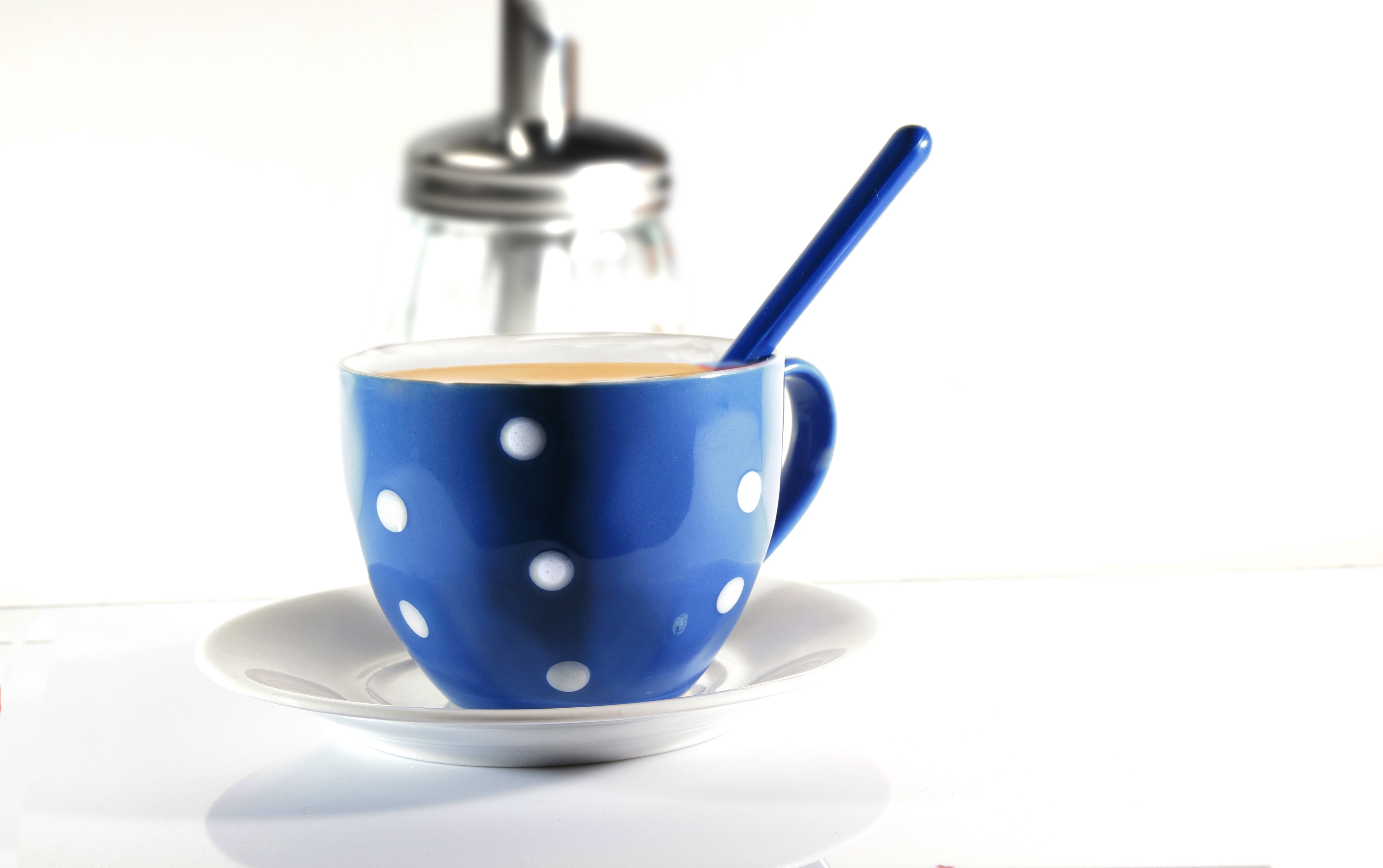 blue and white ceramic teacup set