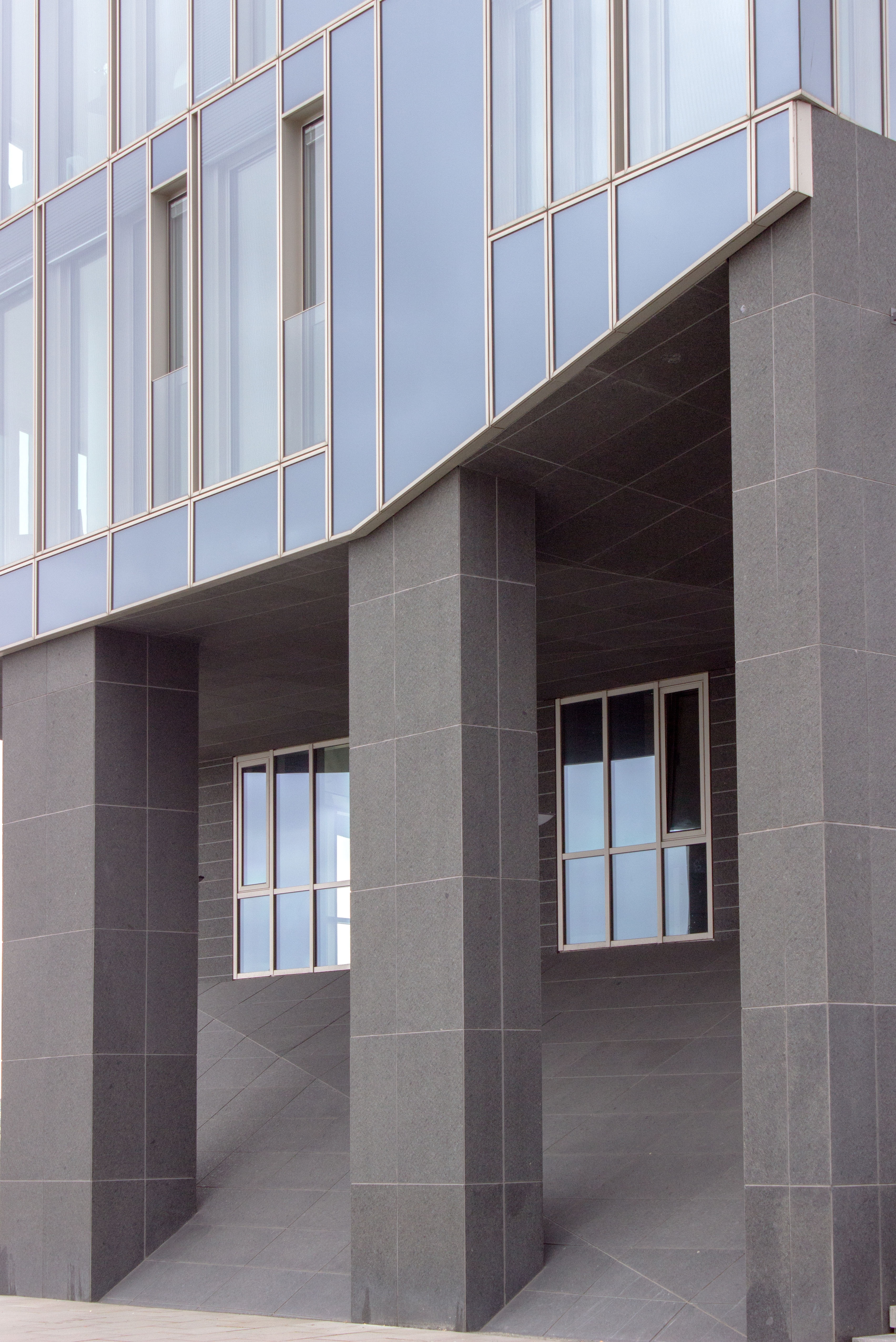 gray concrete curtained wall building