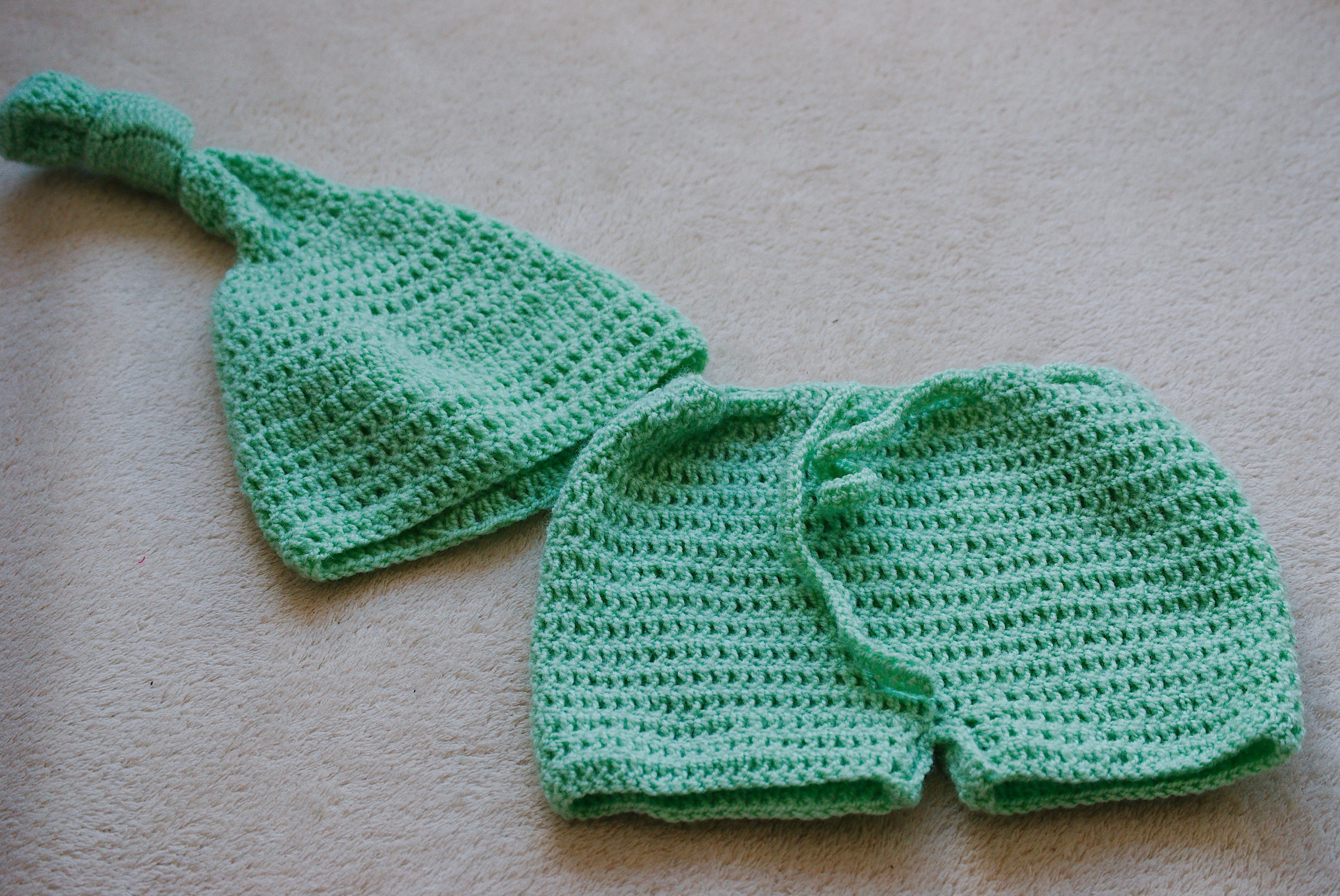 green crochet shorts and beanie