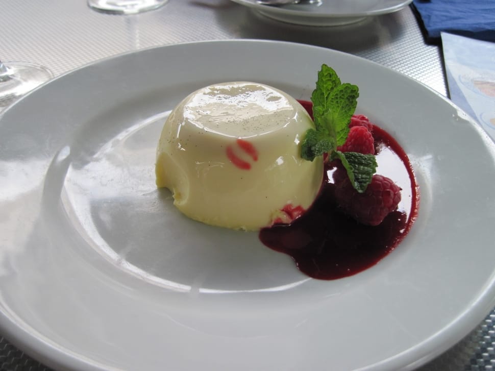 vanilla ice cream with strawberry preview