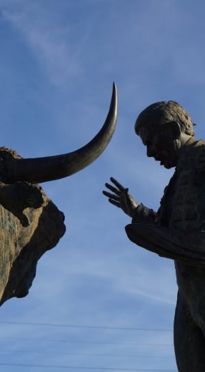 matador with bull statue thumbnail