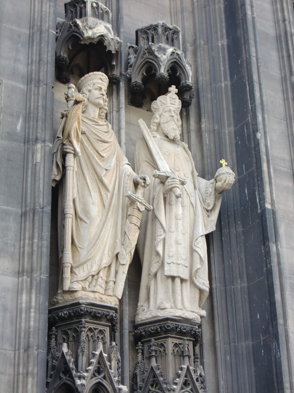 white and gray 2 statues preview
