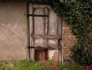 gray wooden door thumbnail