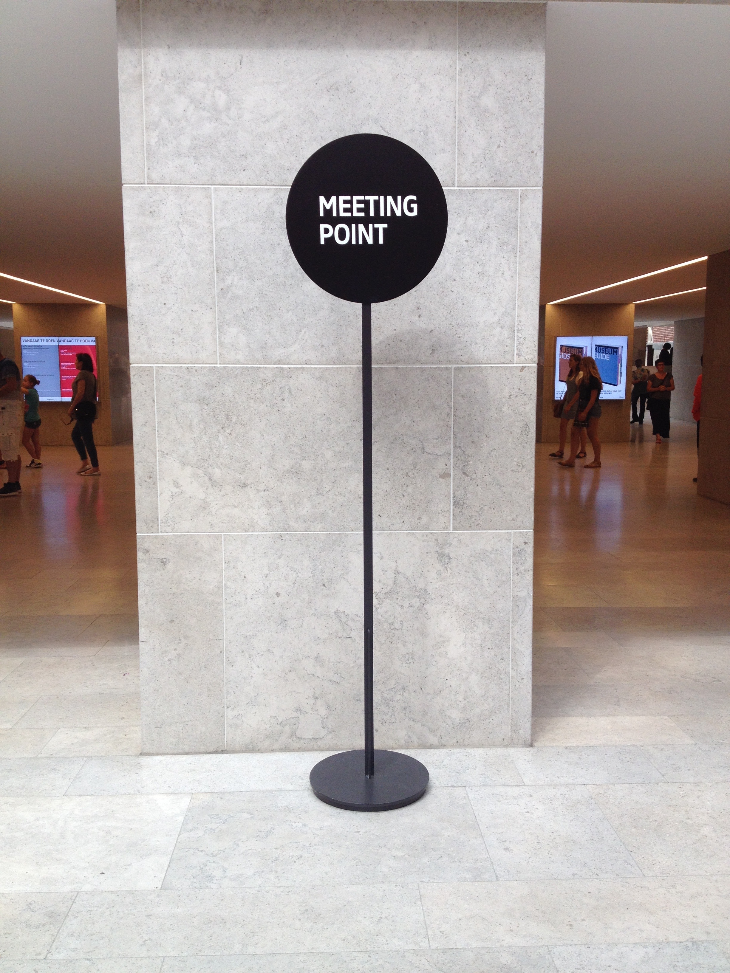meting point signage