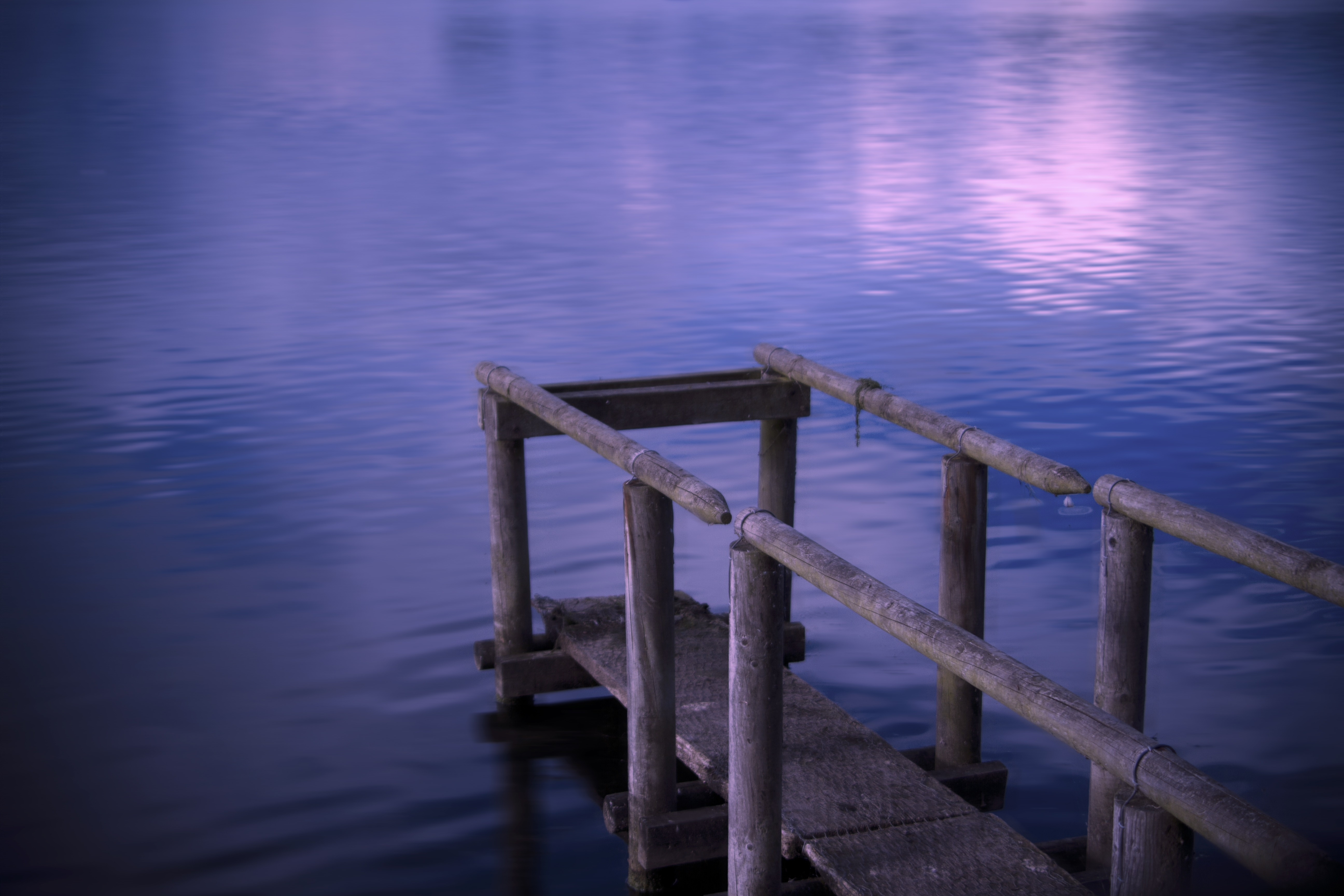 gray and brown wooden dock