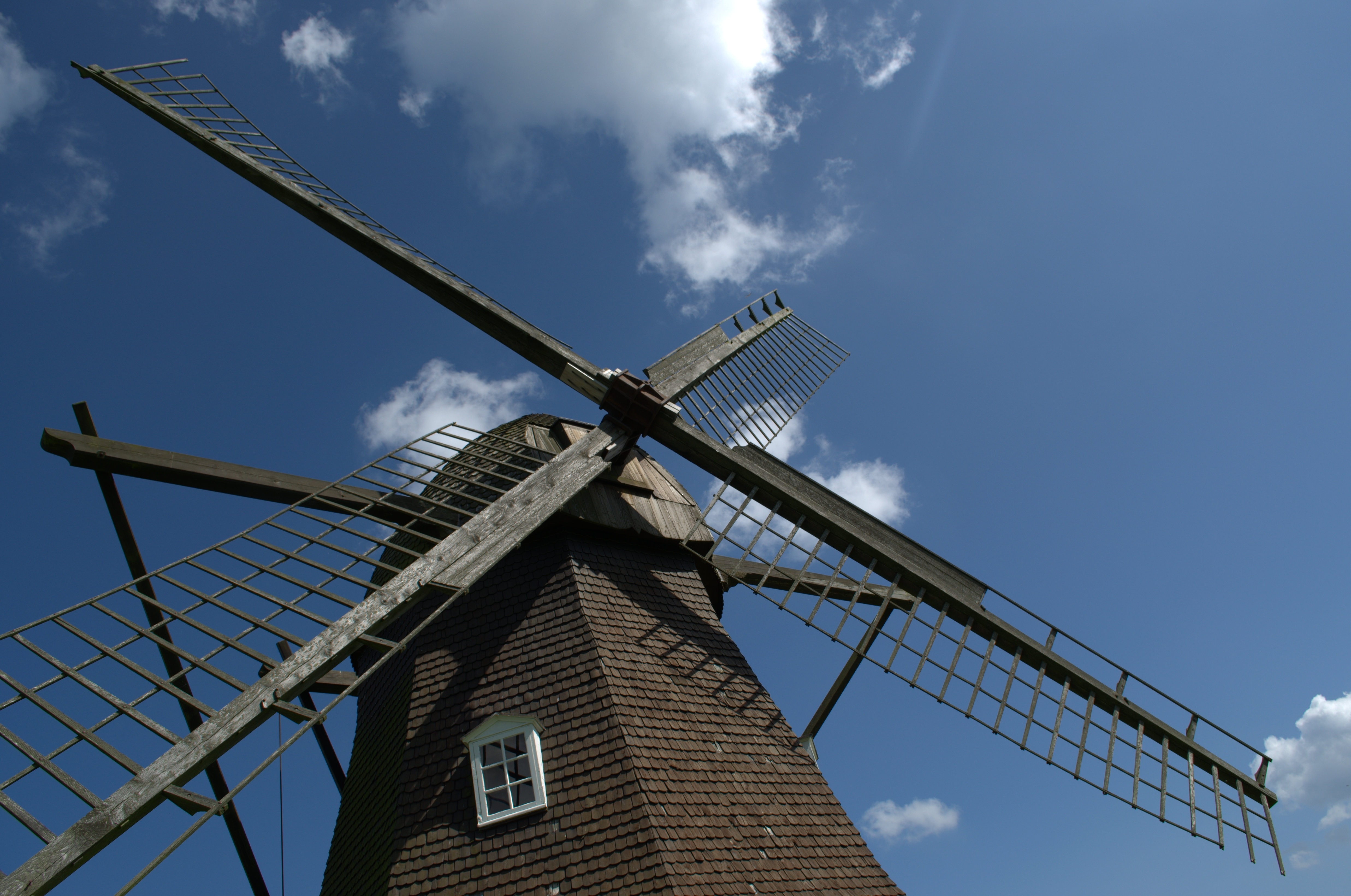 brown and black windmill