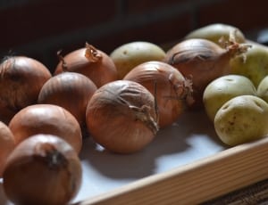 brown onions thumbnail