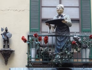 chef holding tray statue thumbnail