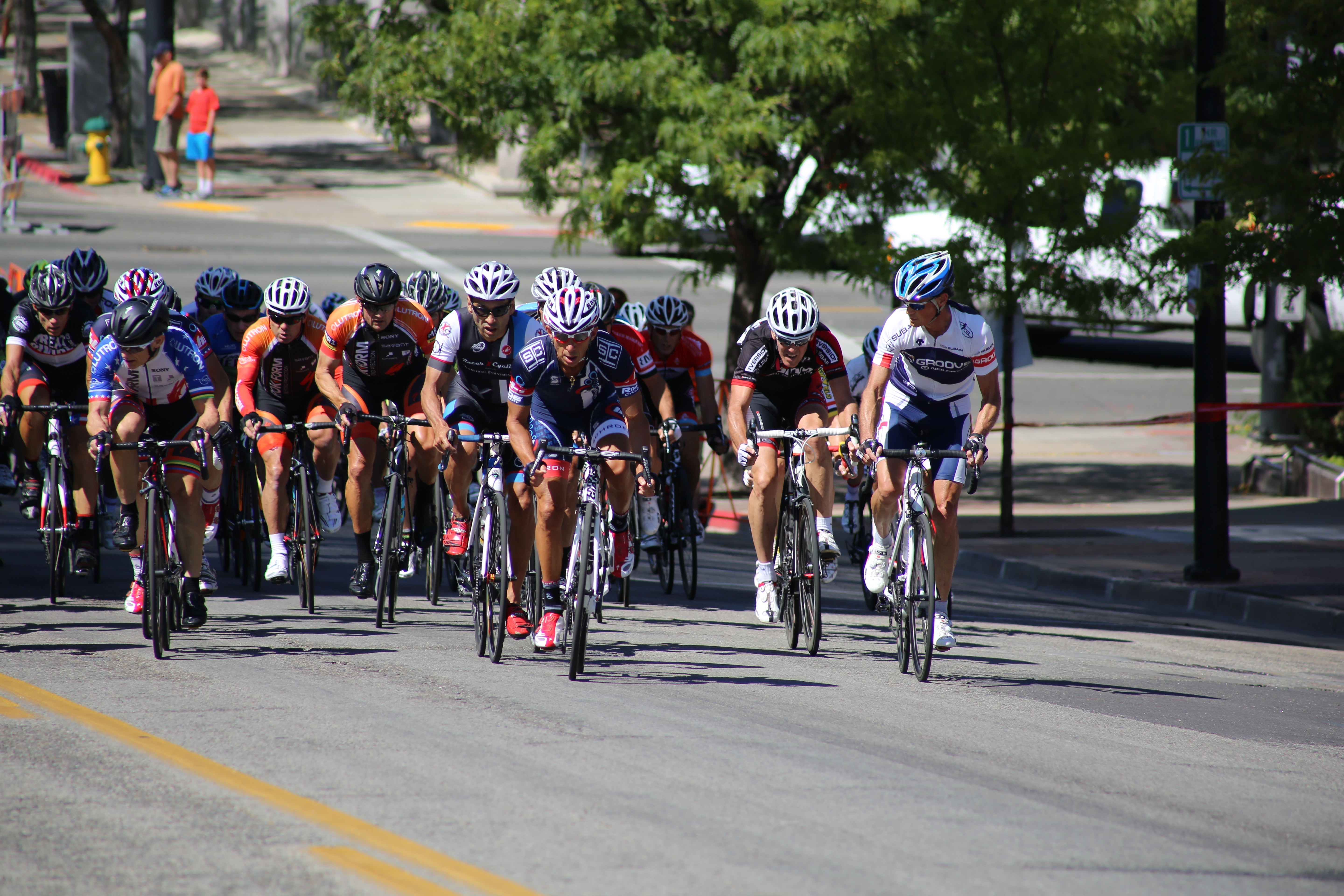 cycling race at daytime